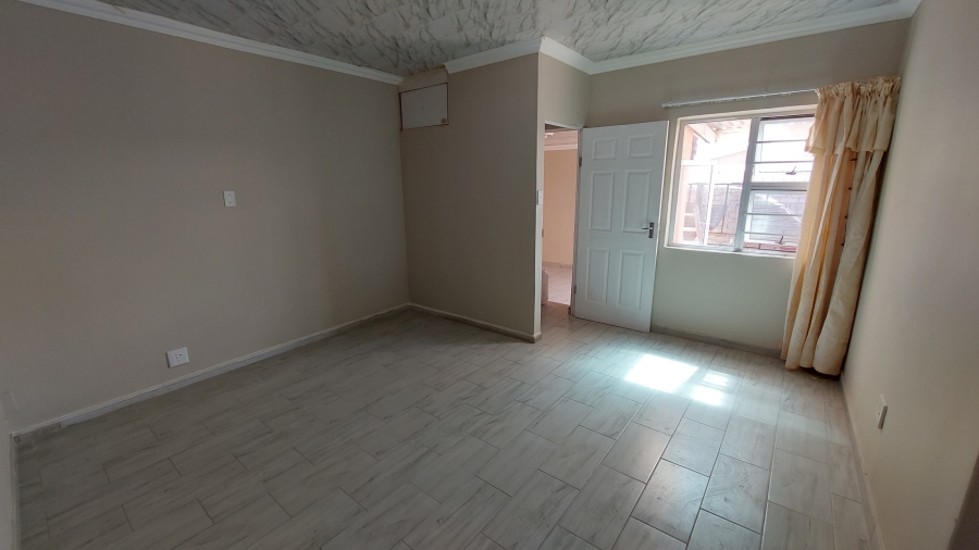 5 Bedroom Property for Sale in Ravensmead Western Cape